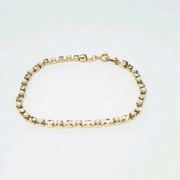 Avon Vintage Gold Tone Rhinestone Pearl Bracelet - Picture 3 of 4